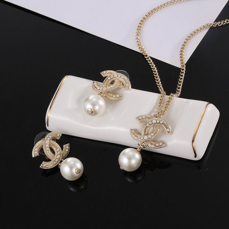 Chanel Suits 04yxs48